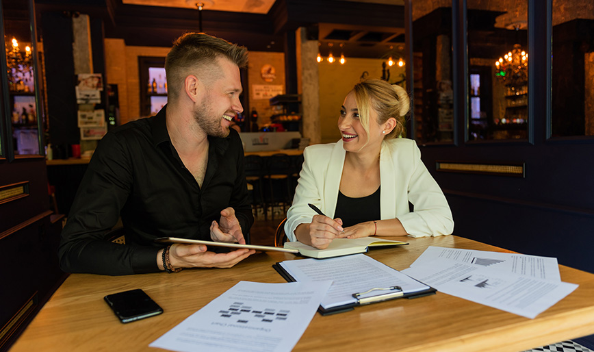 coming-up-with-great-ideas-together-V9WEU2D